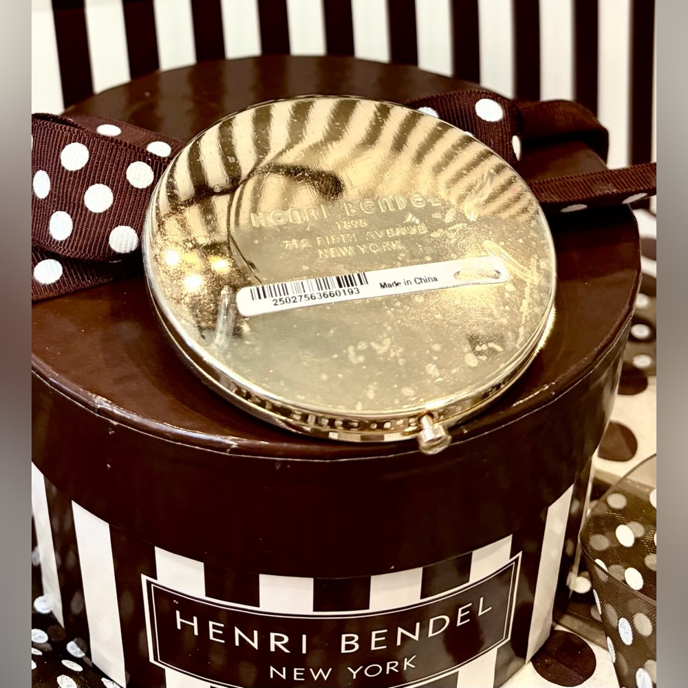 NWT HENRI BENDEL Floral Gold-Tone Round Compact Mirror. No scratches. Perfect. - Picture 5 of 6